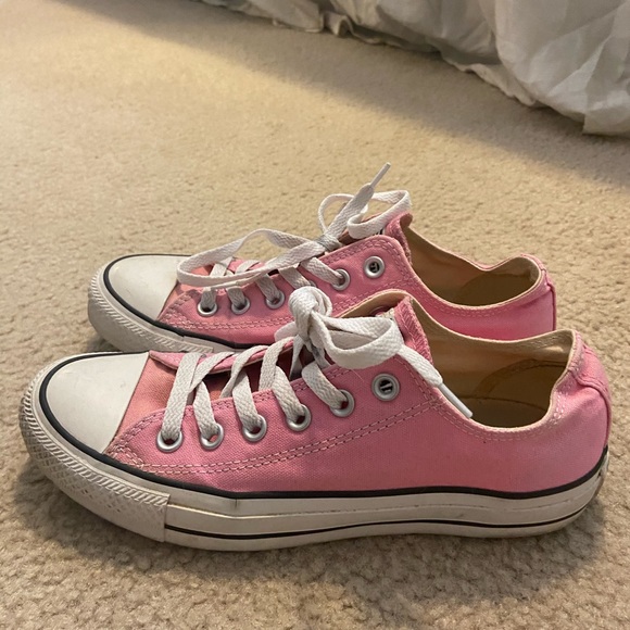 Pink Low Top Converse - Picture 2 of 3